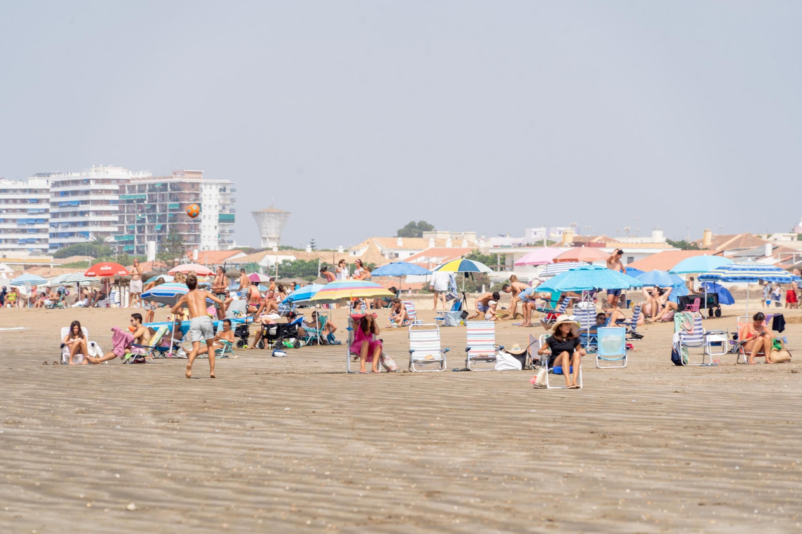 El ambiente de las playas de Huelva el domingo 24 de agosto