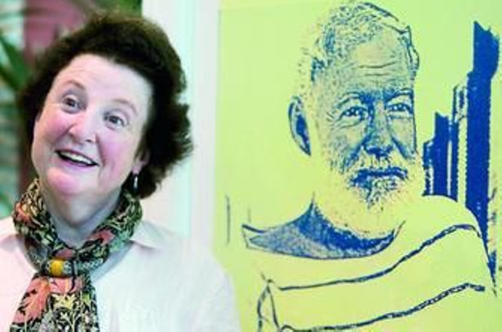 Valerie Hemingway, ayer, en La Cónsula, junto a un retrato de su mentor y suegro.