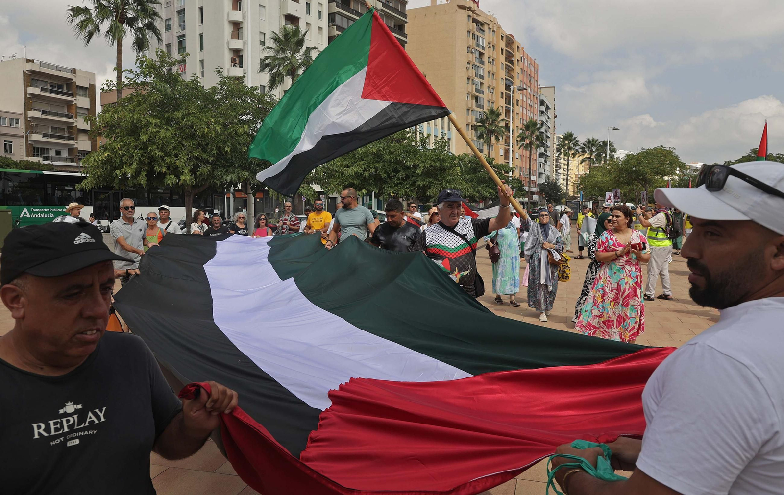 Fotos de la manifestación contra el uso del Puerto de Algeciras, para las operaciones de abastecimiento de Israel en la guerra con Gaza