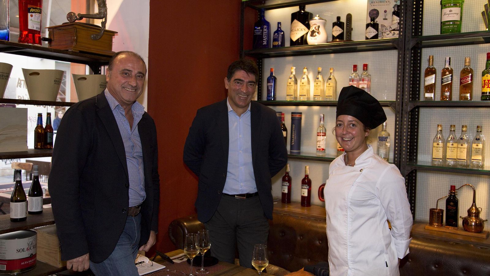 La chef Macarena Jaime, junto a Pinto y Ferrer