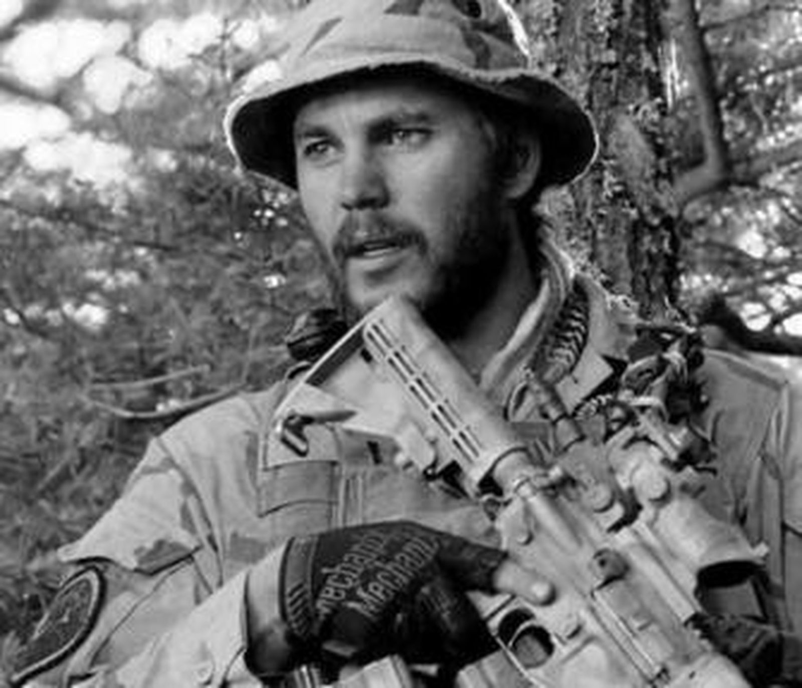 El director Peter Berg eleva a la categoría de héroes a las víctimas de misiones fracasadas.