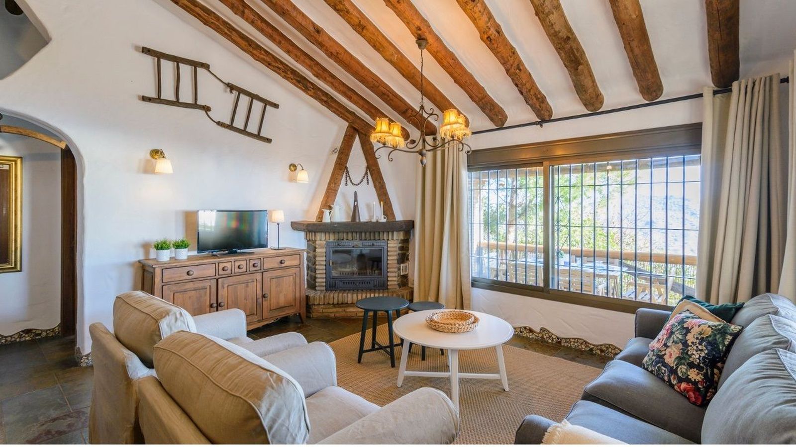 Una imagen de una casa rural.