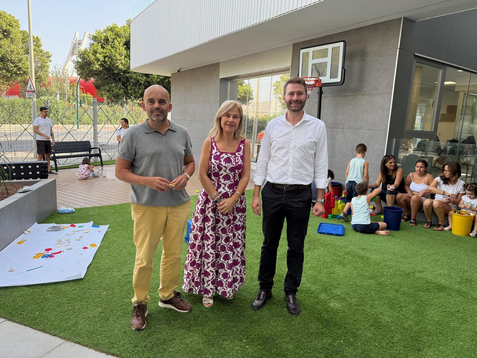 Valentín Sola, Paola Laynez y Francisco González en la escuela de verano del espacio alma.