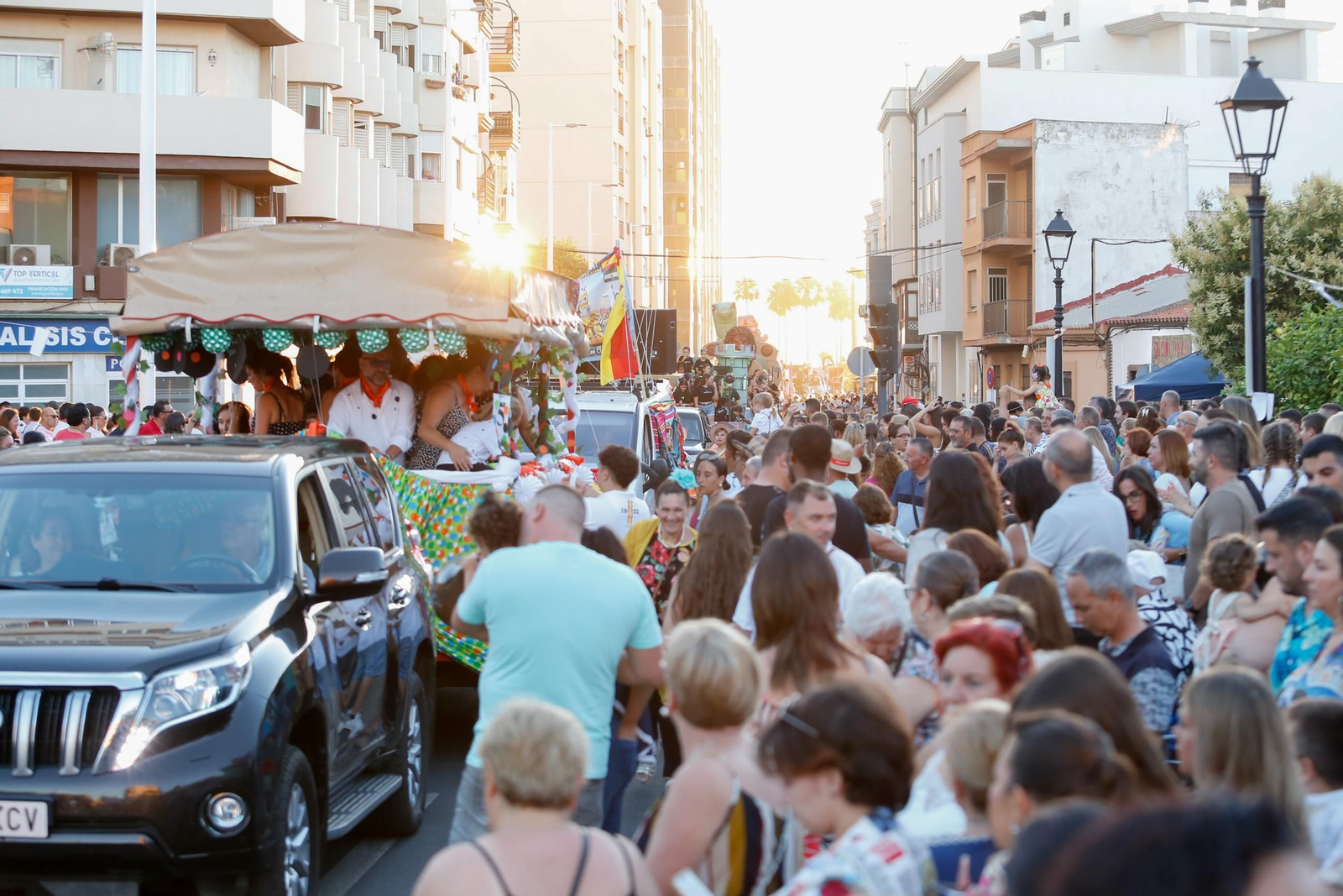 Búscate en las fotos de la cabalgata de la Feria de La Línea