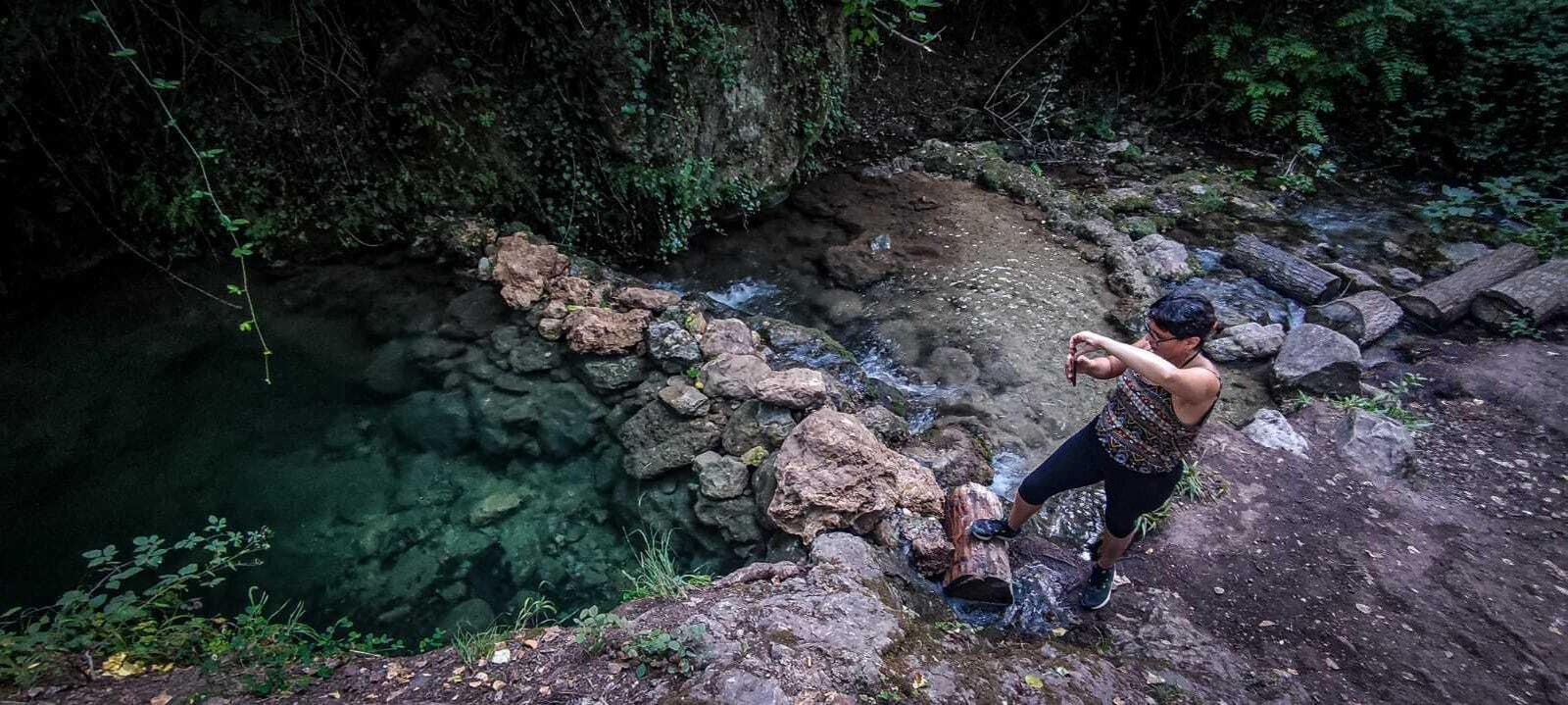 El recorrido está salpicado de pozas de agua donde es posible bañarse. Pero avisamos: el agua de la Sierra de Cazorla está muy fría. El recorrido está salpicado de pozas de agua donde es posible bañarse. Pero avisamos, el agua de Cazorla está muy fría.