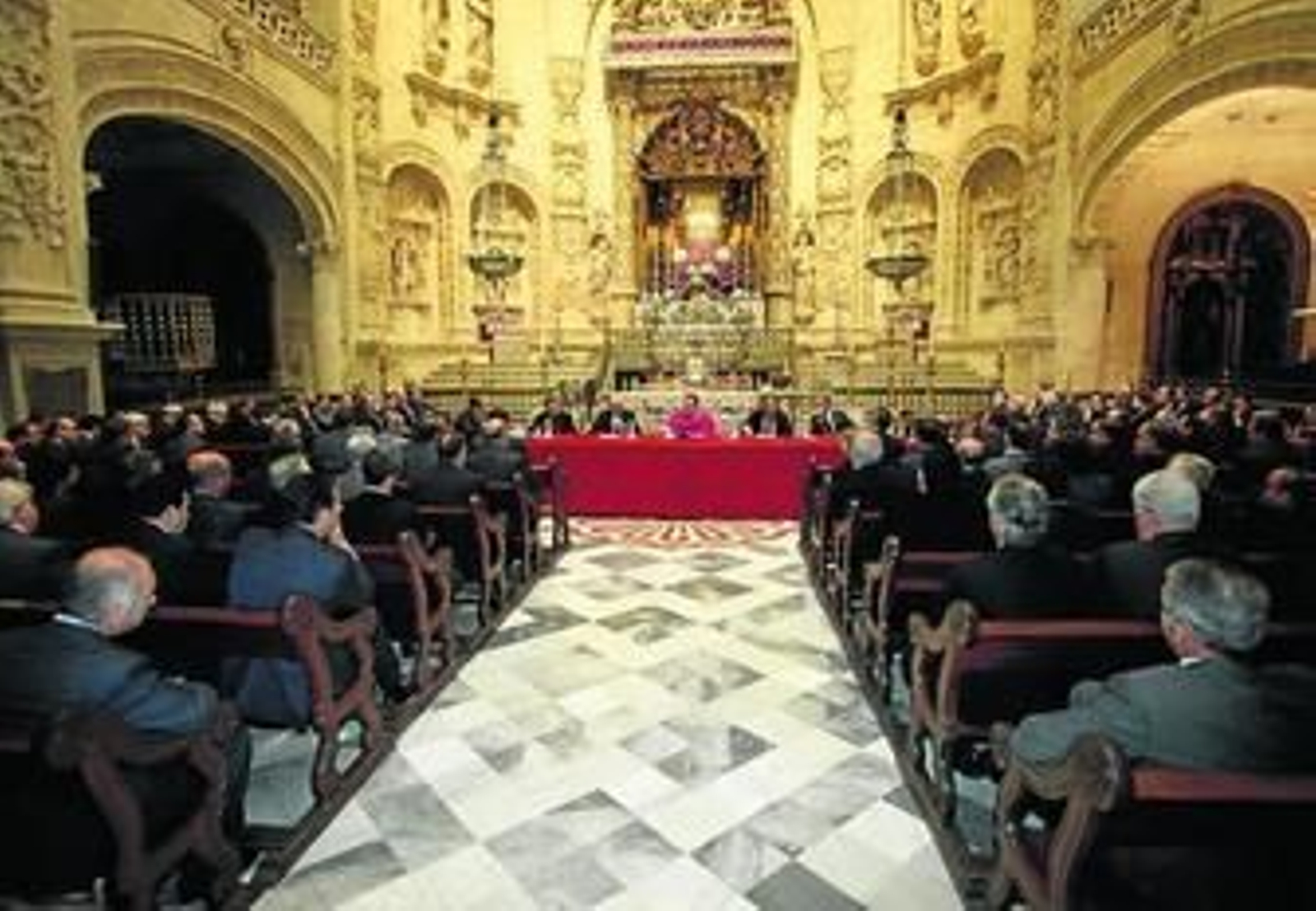 El Cabildo de Toma de Horas se celebró como es tradición en la Capilla Real de la Catedral.