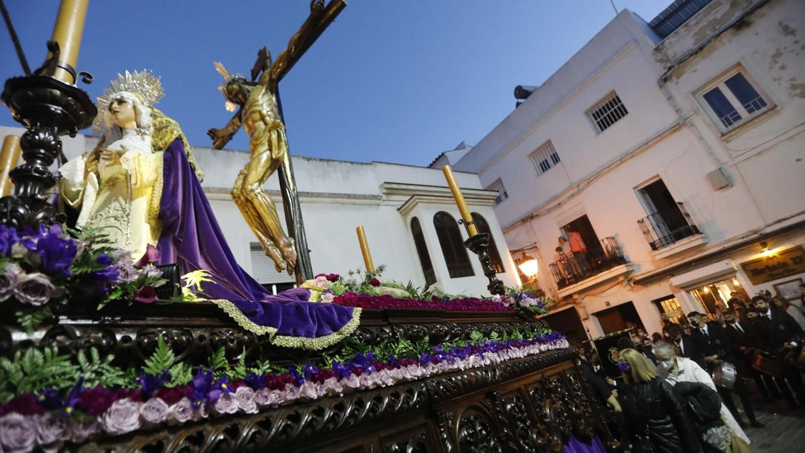 Las imágenes del Miércoles Santo en Tarifa: El Consuelo