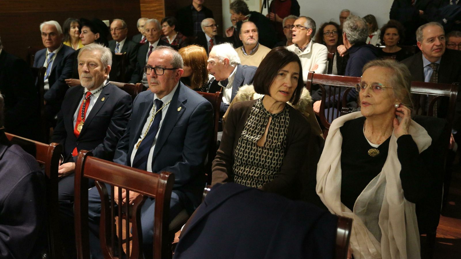 María Victoria Atencia y otros académicos, en el acto de inauguración de este miércoles.