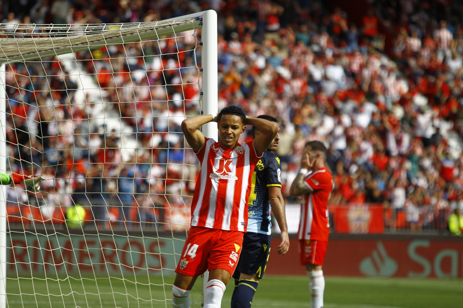 Imágenes del partido de la Liga Santander U.D. Almería-Cádiz C.F.