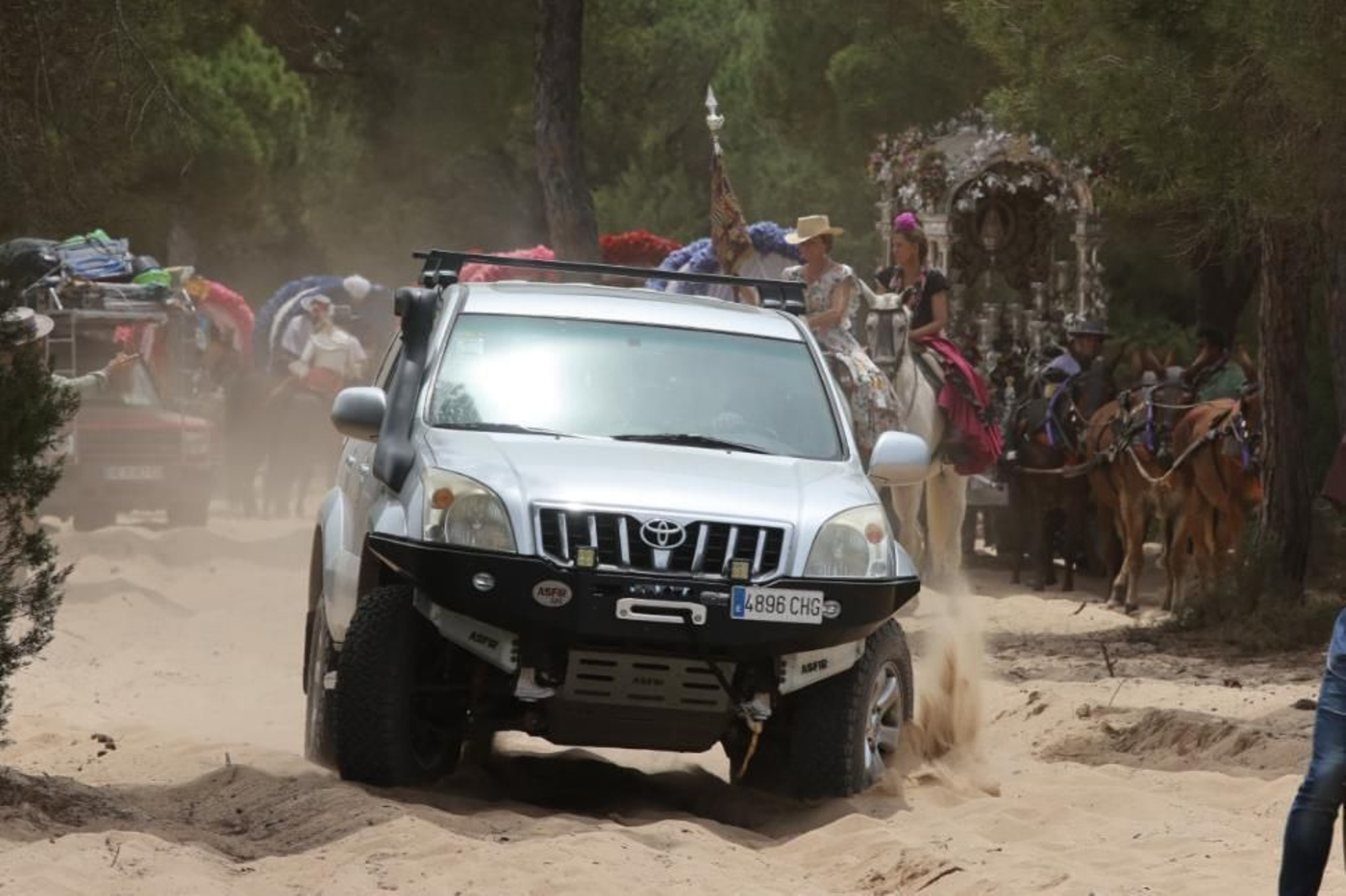 Imágenes de la Hermandad del Rocío de Jerez el jueves por el Coto