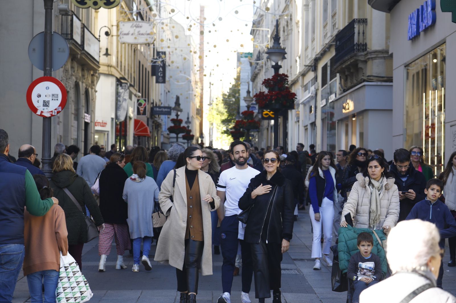 El ambientazo en el Centro de Córdoba para aprovechar el festivo navideño, en imágenes