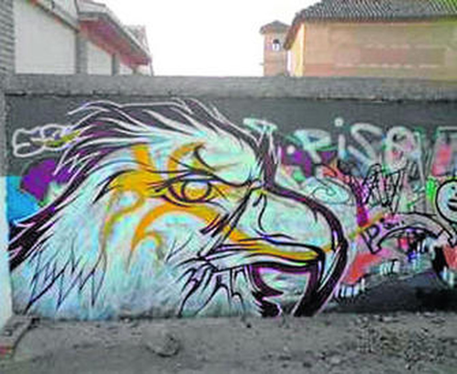 Grafiti en el Monasterio de Santa Isabel la Real de Granada que ha motivado el decreto del Fiscal.