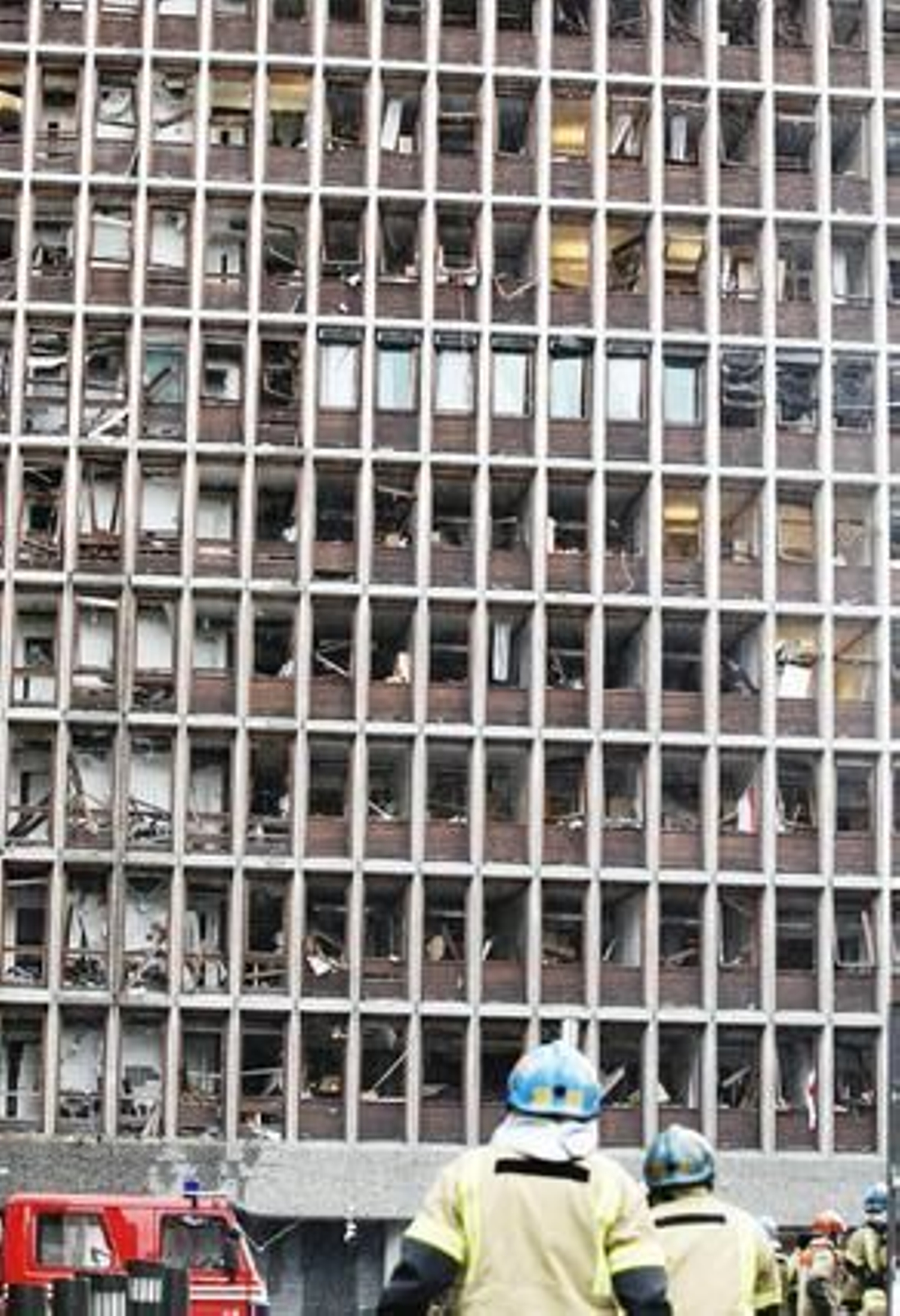 Dos ataques sacuden la capital noruega, el primero con un coche bomba en el centro de la ciudad y el segundo en un campamento juvenil.

Foto: Reuters