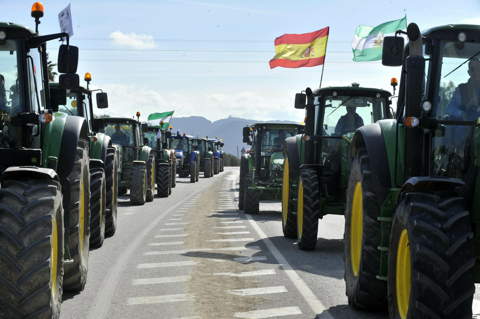 Imágenes de la tractorada reivindicativa en Villamartín