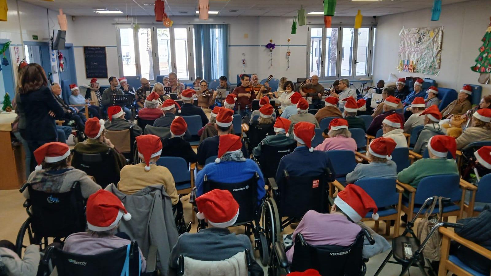 Concierto navideño en la residencia de mayores Virgen del Rosario de Roquetas.