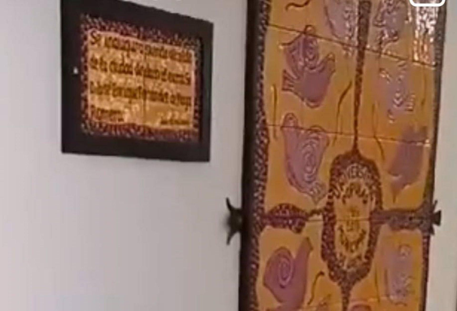 Imagen del PP de una placa con inscripción retirada.