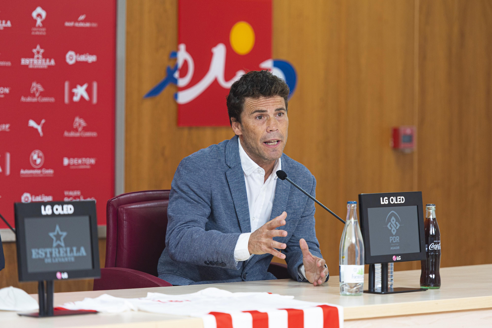 Presentación de Rubi como nuevo entrenador del Almería