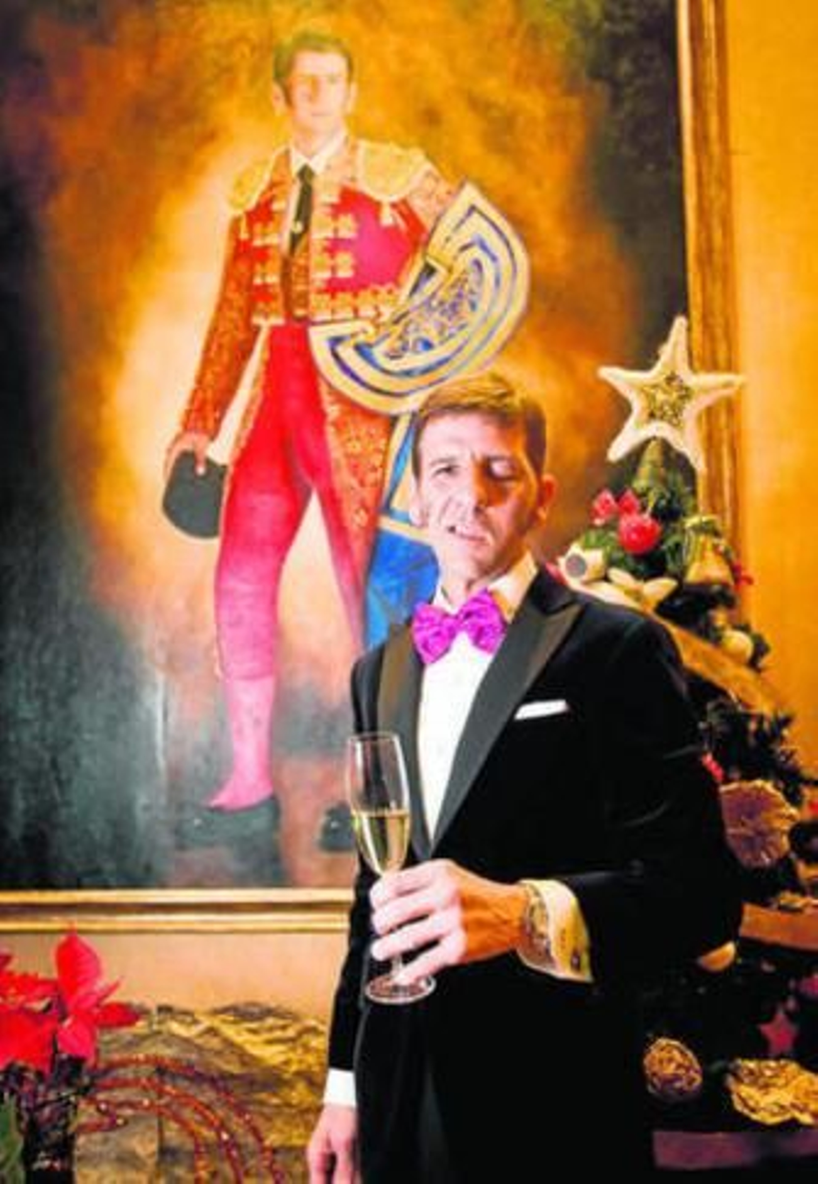 Juan José Padilla, en el salón dedicado a Pamplona de su casa, donde tiene el terno de su alternativa en Algeciras y primer triunfo en la plaza navarra.