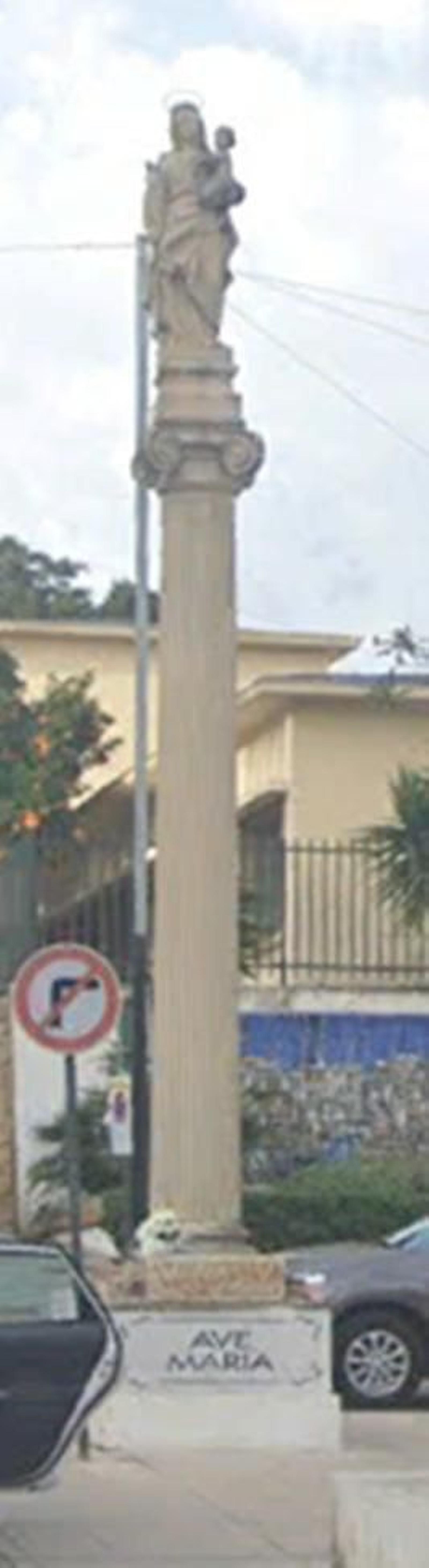 Monumento a la Virgen de la Palma.