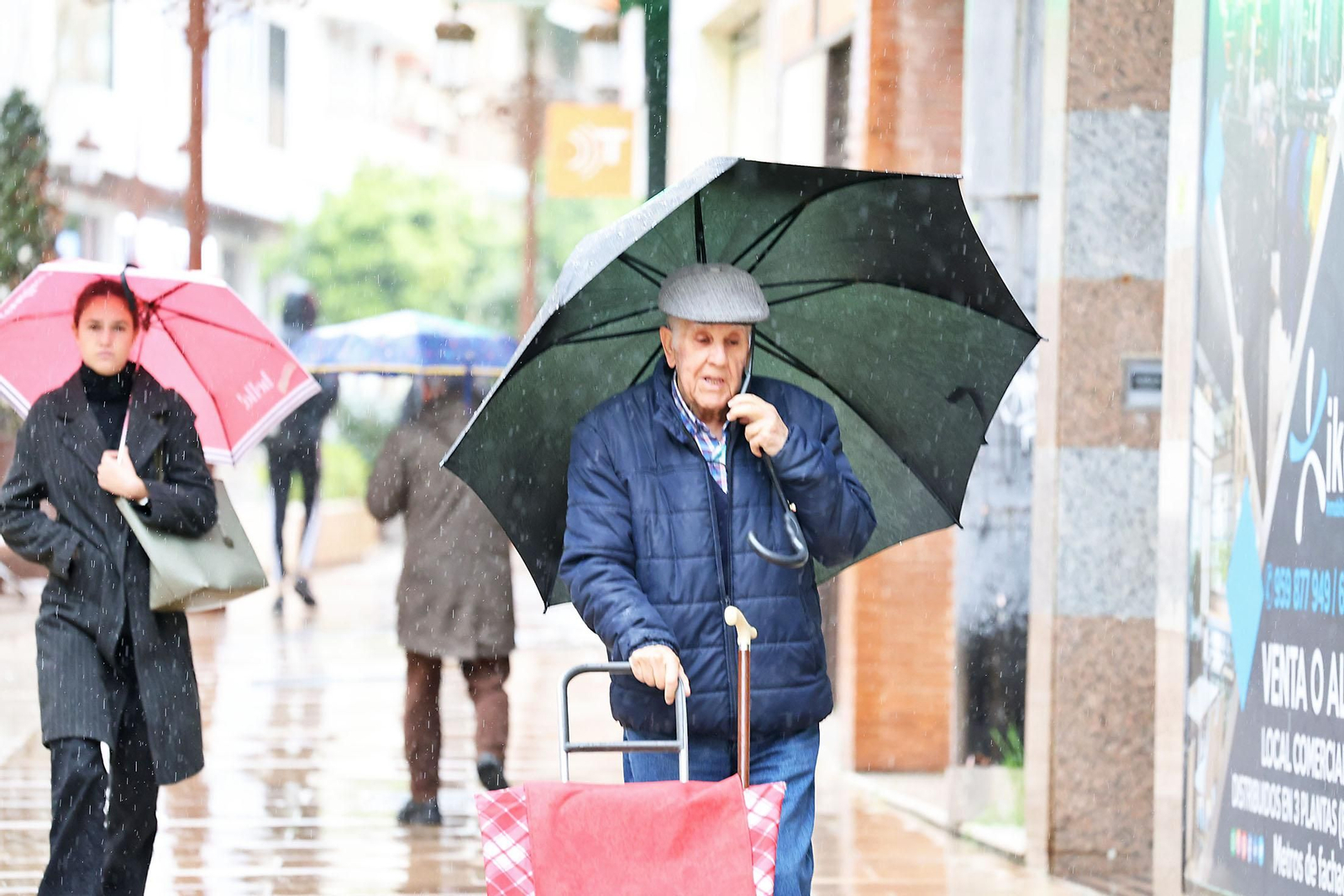 Las imágenes de la lluviosa mañana del jueves 13 de marzo en Huelva