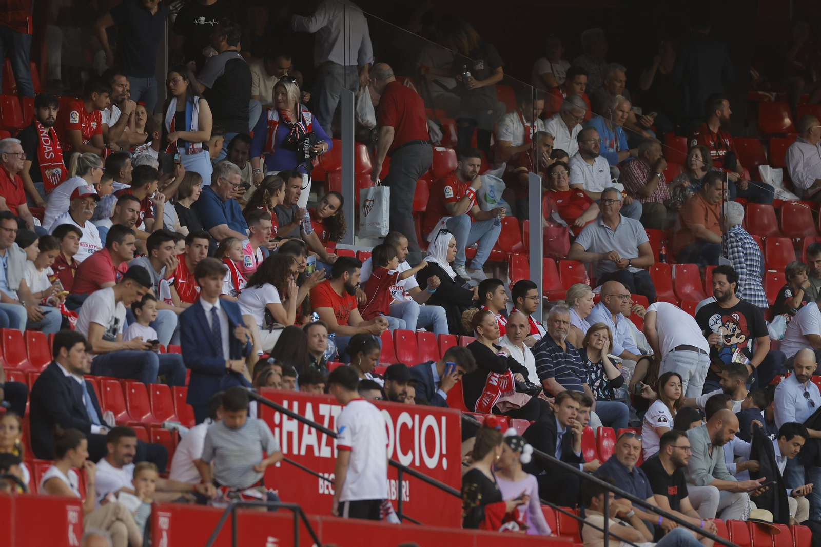 Búscate en las fotos del Sevilla -Villarreal