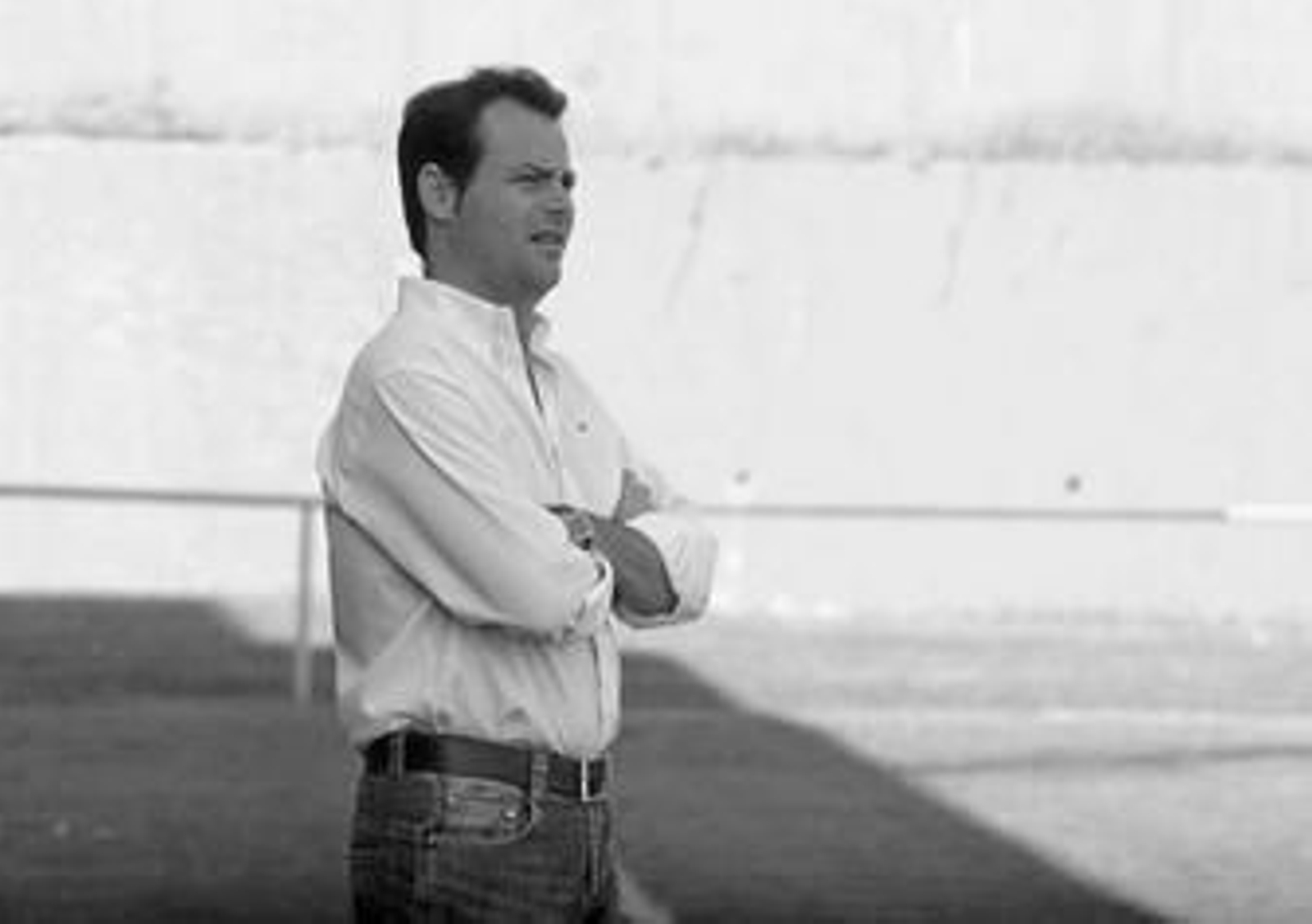 El entrenador Juanmi Puentenueva durante el partido frente a la UD Los Barrios.