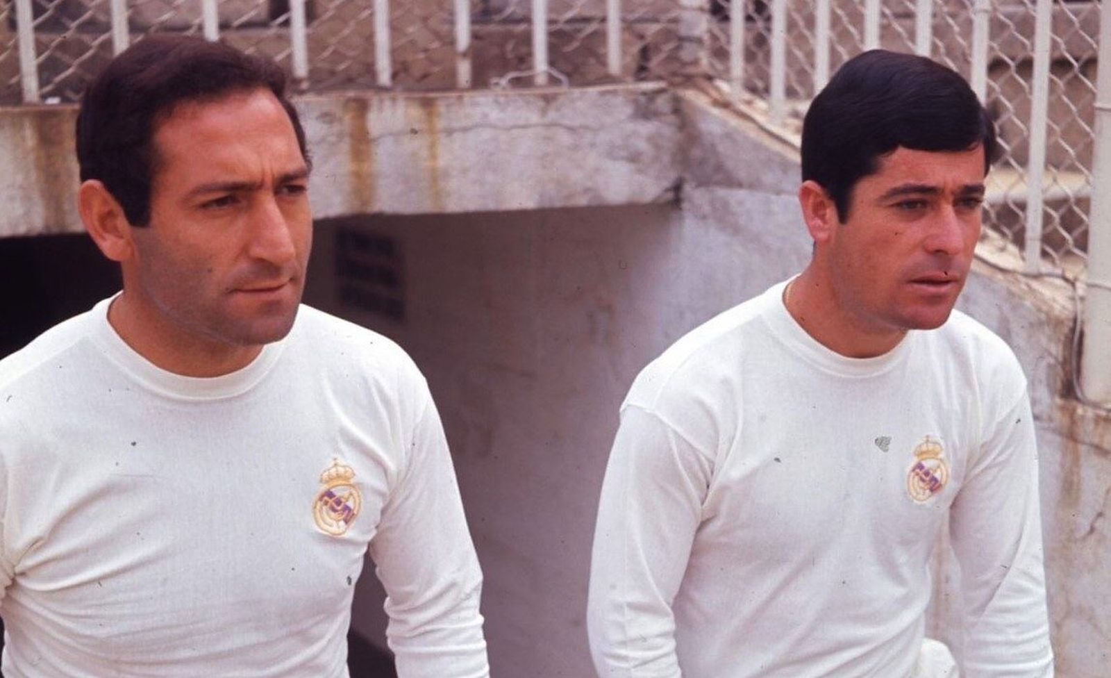 Manolín Bueno (d), junto a Paco Gento.