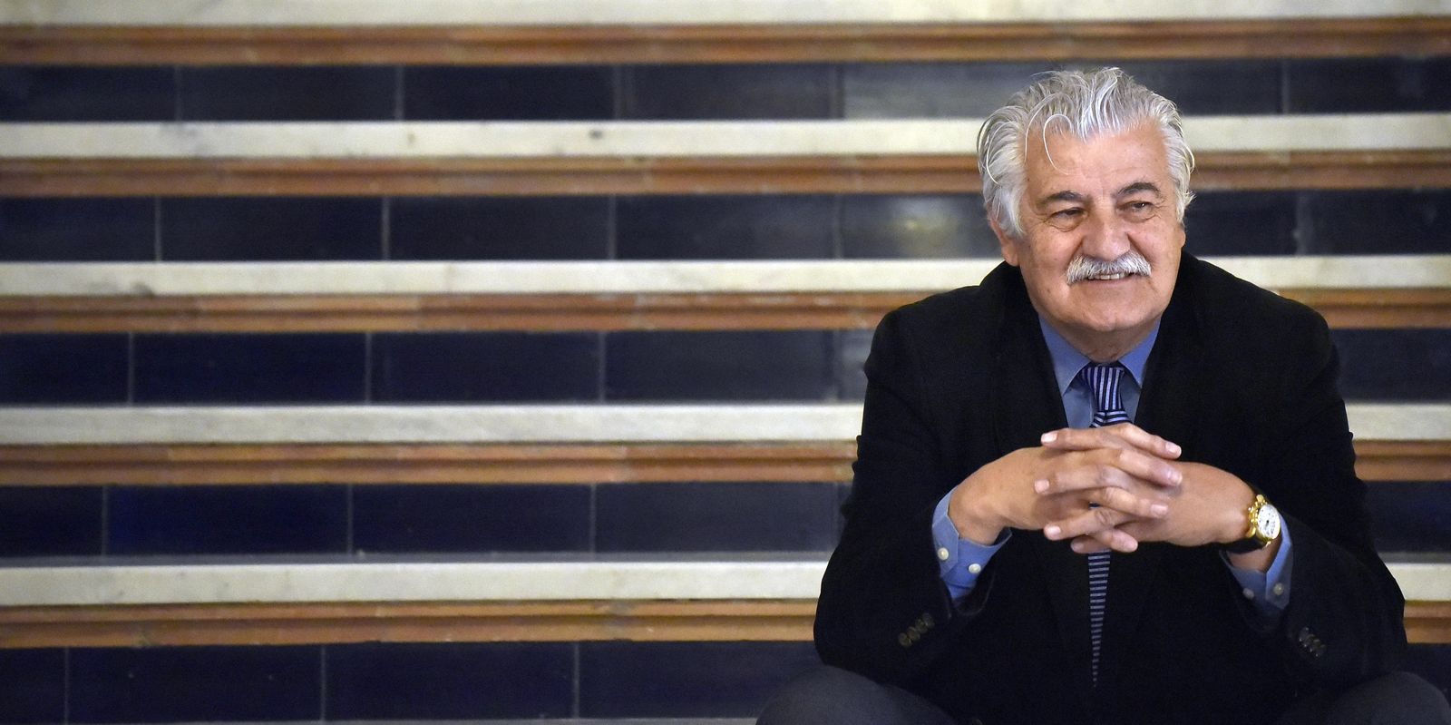 El doctor Rogelio Garrido, en el hotel Alfonso XIII, en un momento de la entrevista.