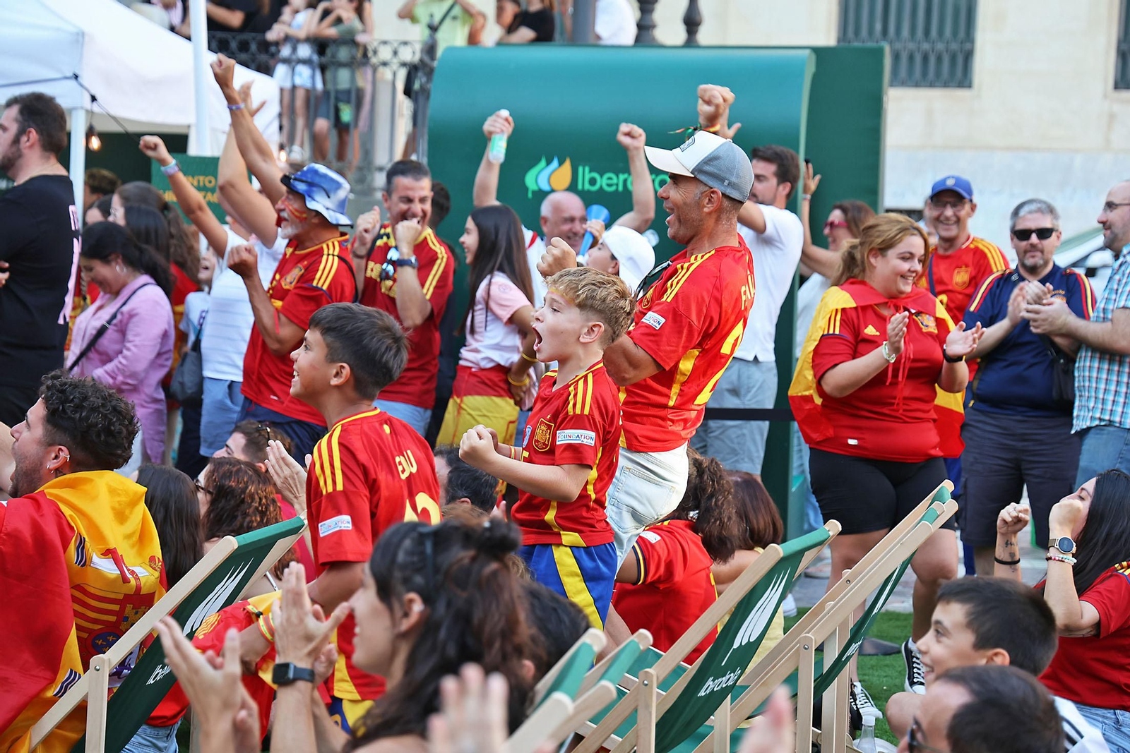 Imágenes de la Fan zone en Huelva de la Final de la Eurocopa entre Inglaterra y España Imágenes de la Fan zone en Huelva de la Final de la Eurocopa entre Inglaterra y España