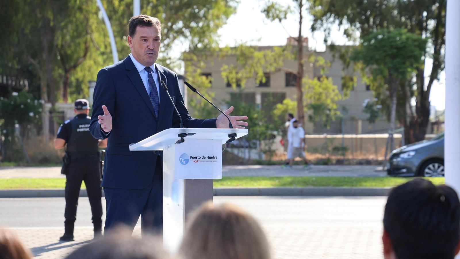 El presidente del Puerto, Alberto Santana, durante la inauguración del nuevo tramo. El presidente del Puerto, Alberto Santana, durante la inauguración del nuevo tramo.