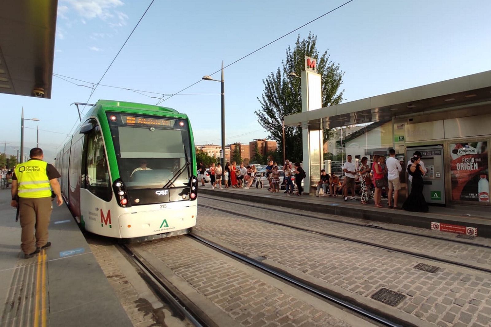 Metro de Granada durante la celebración del Corpus