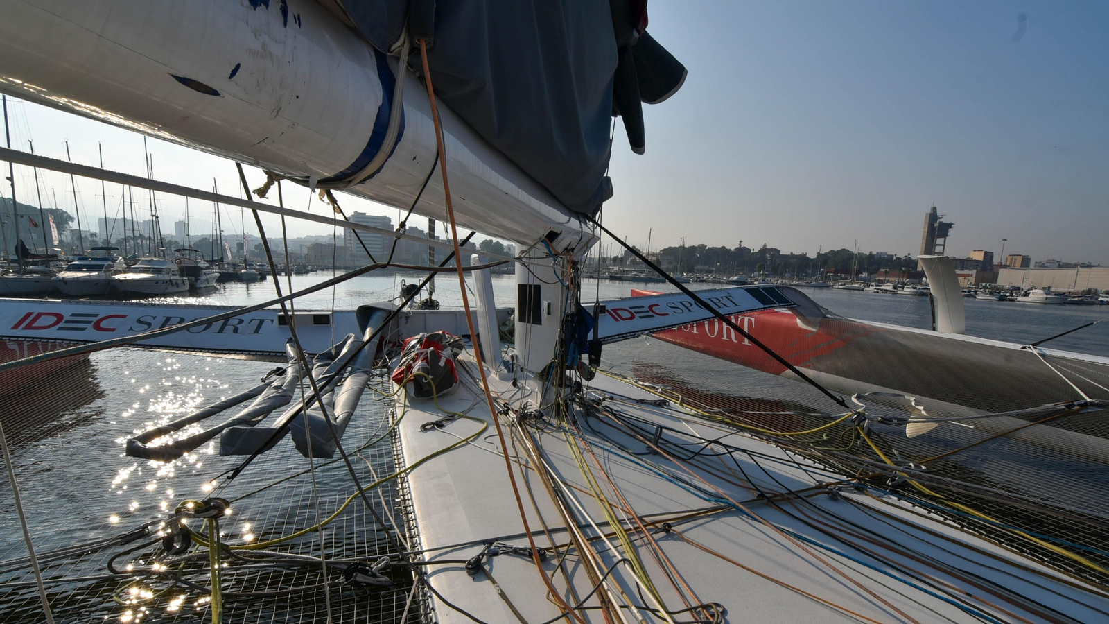 Las fotos del maxitrimaran y la presentación del puerto seco de Antequera