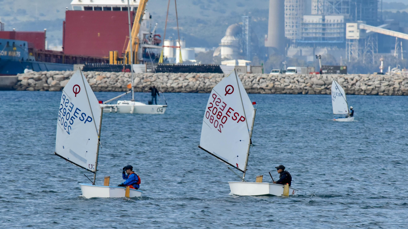 Las fotos de la primera jornada de la Copa de Andalucía de Óptimist en La Línea