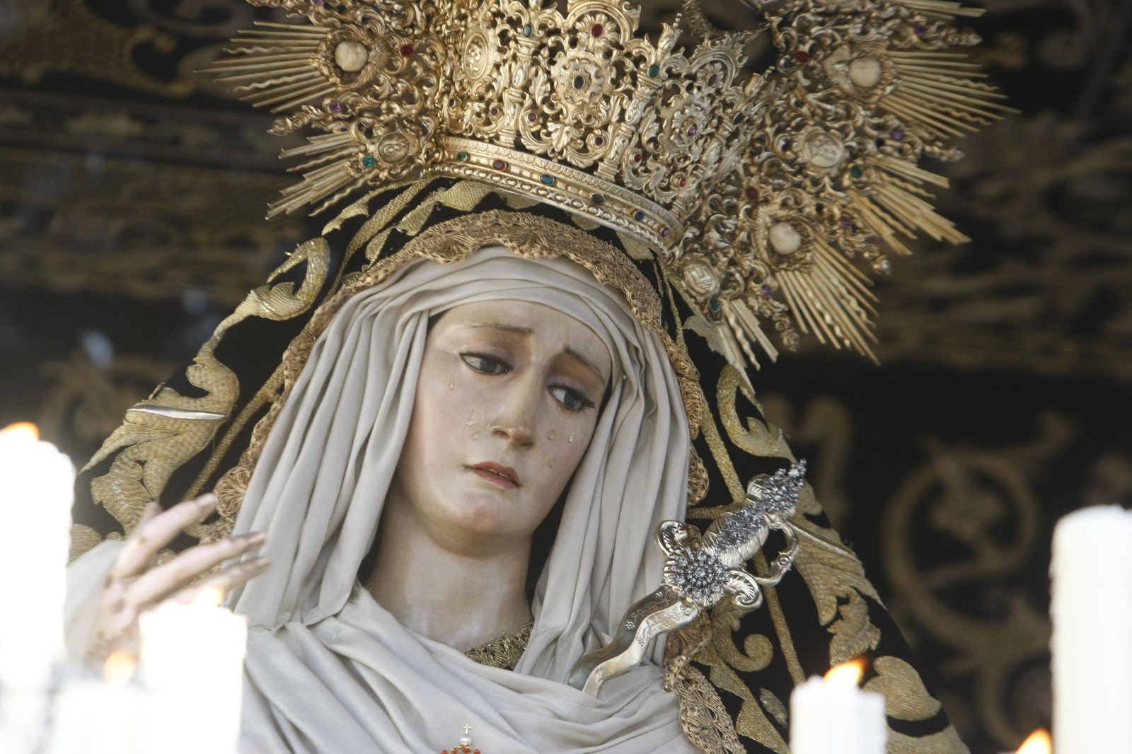 La bellísima imagen de la Virgen de los Dolores.