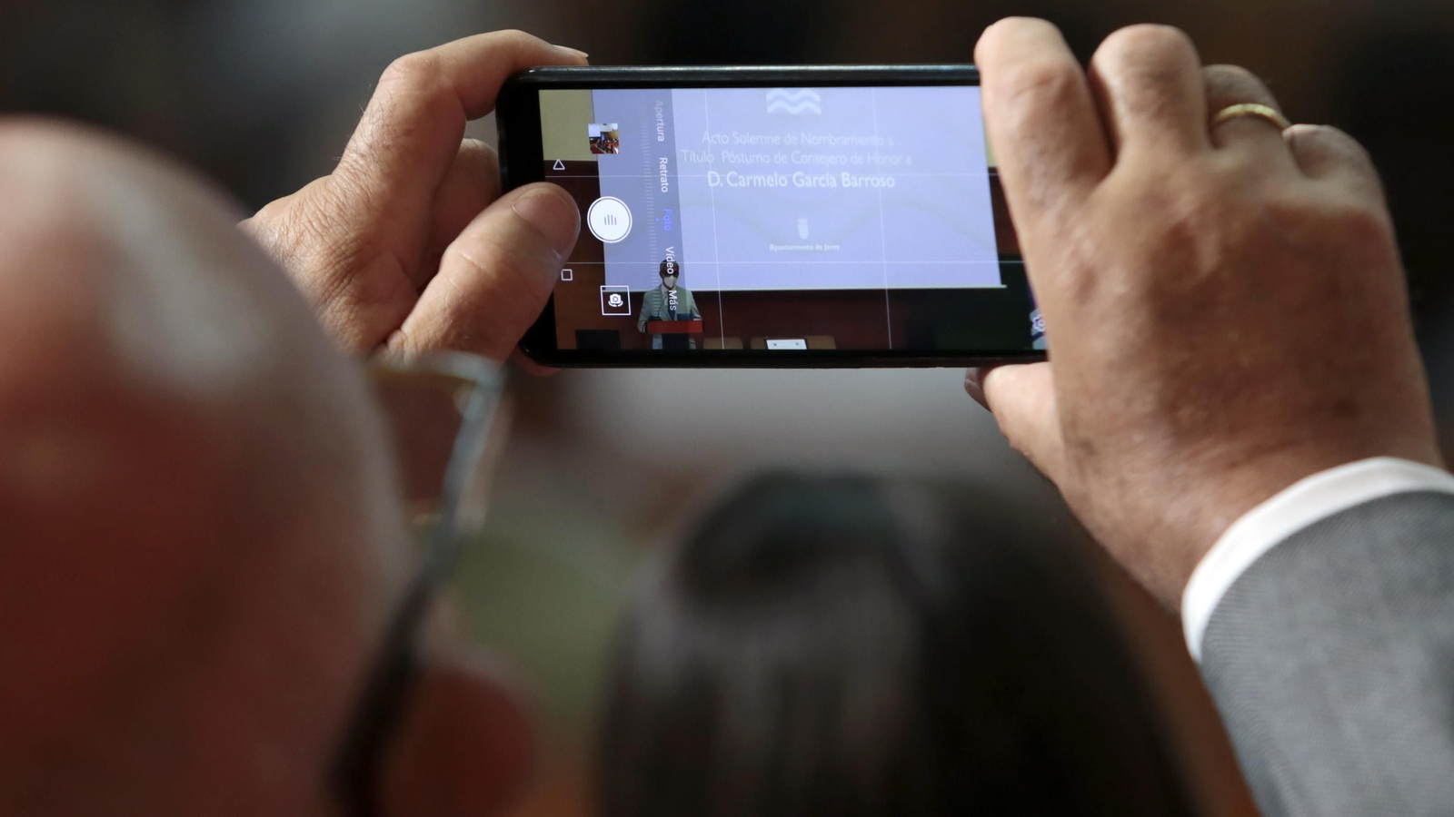 Reconocimiento título Póstumo de Consejero de Honor a D. Carmelo García Barroso