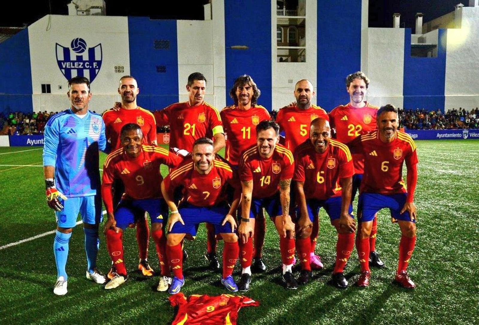 Las Leyendas de la Selección española vencen en Vélez (0-4)