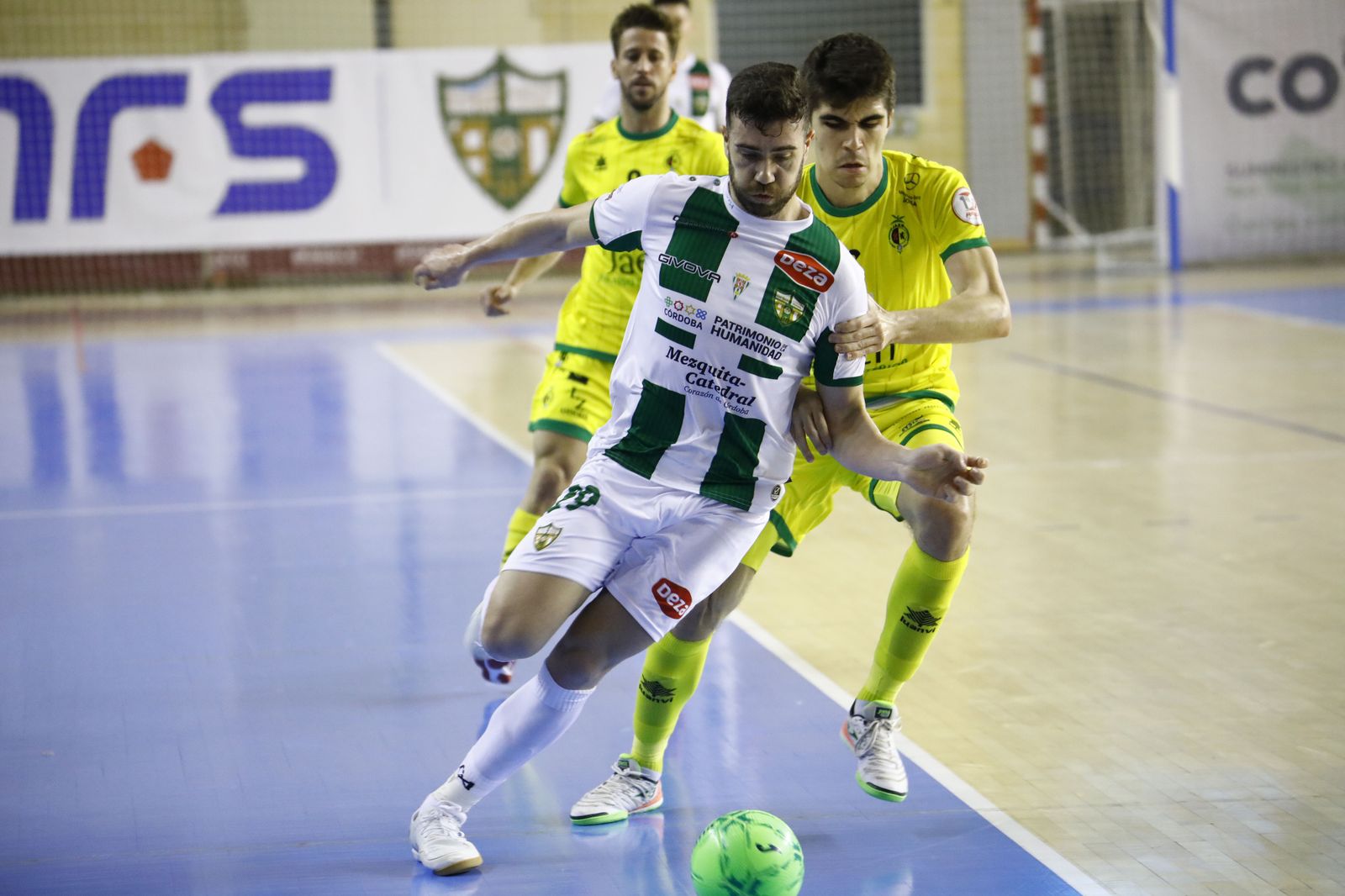 La derrota del Córdoba Futsal ante el Jaén Paraíso Interior, en imágenes