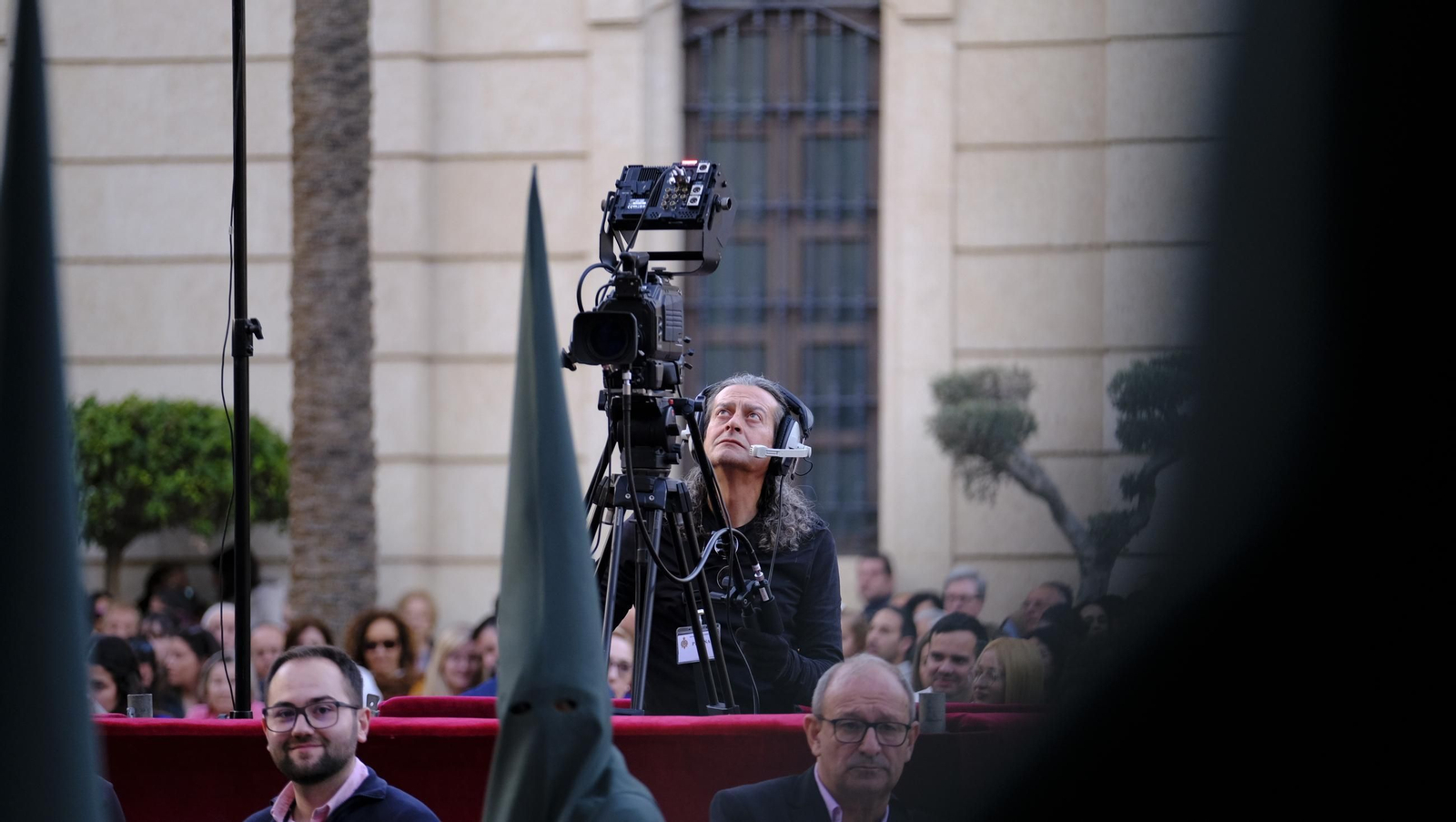 Estudiantes en la Semana Santa de Almería 2025