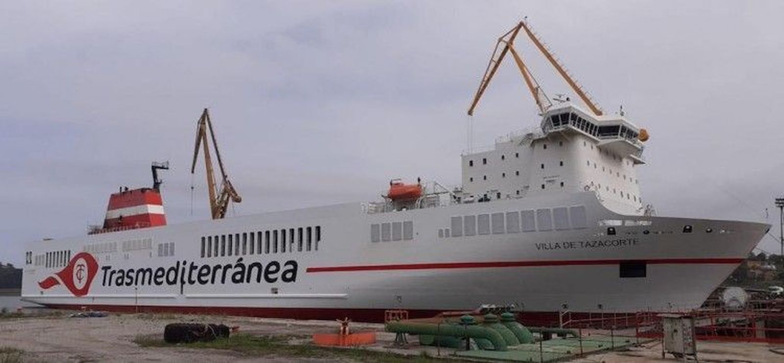 El buque de Armas Trasmediterránea 'Villa Tazacorte'