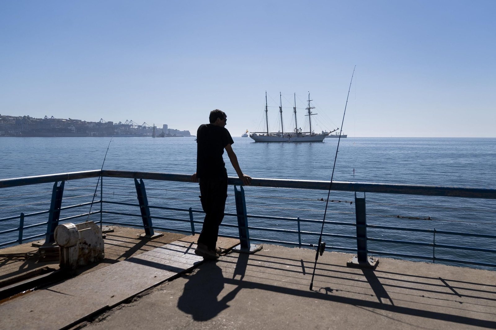 Las imágenes de la llegada del 'Elcano y la Princesa Leonor a Valparaíso