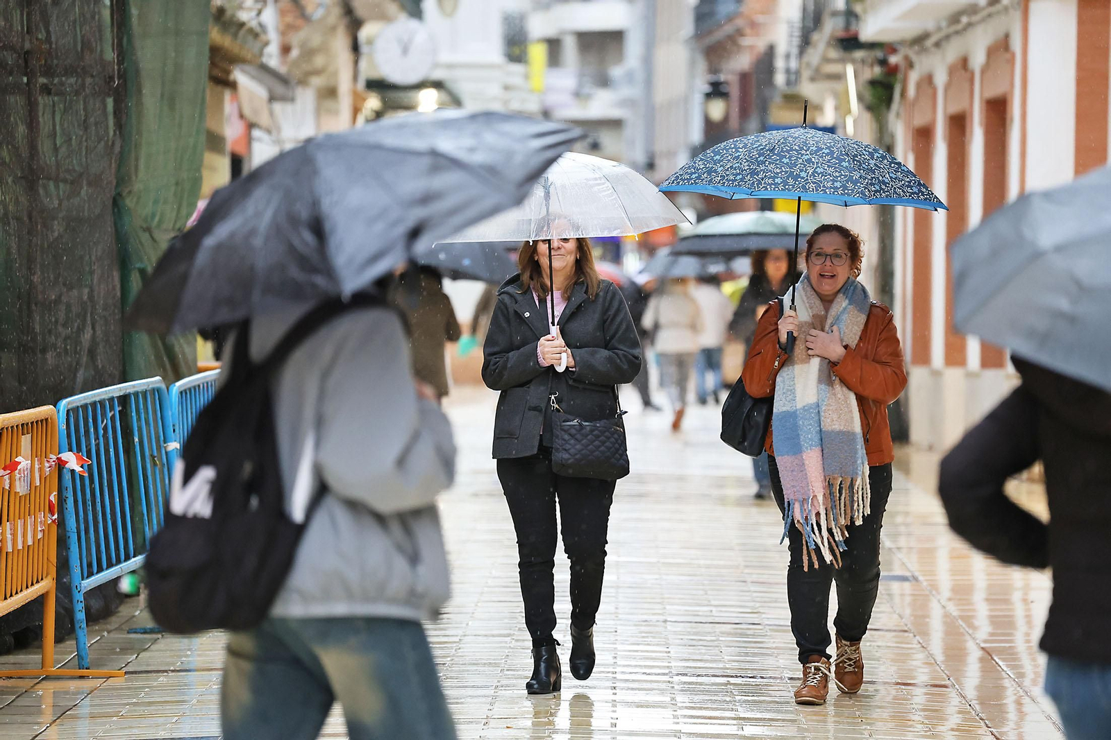 Las imágenes de la lluviosa mañana del jueves 13 de marzo en Huelva