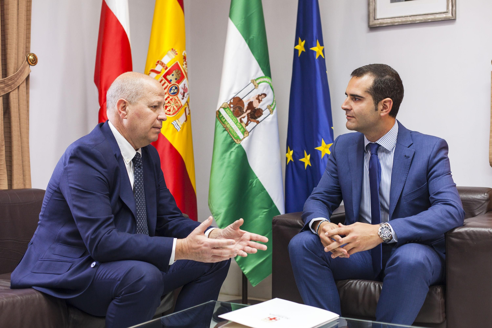El alcalde de la capital con el consejero de deportes, Javier Imbroda