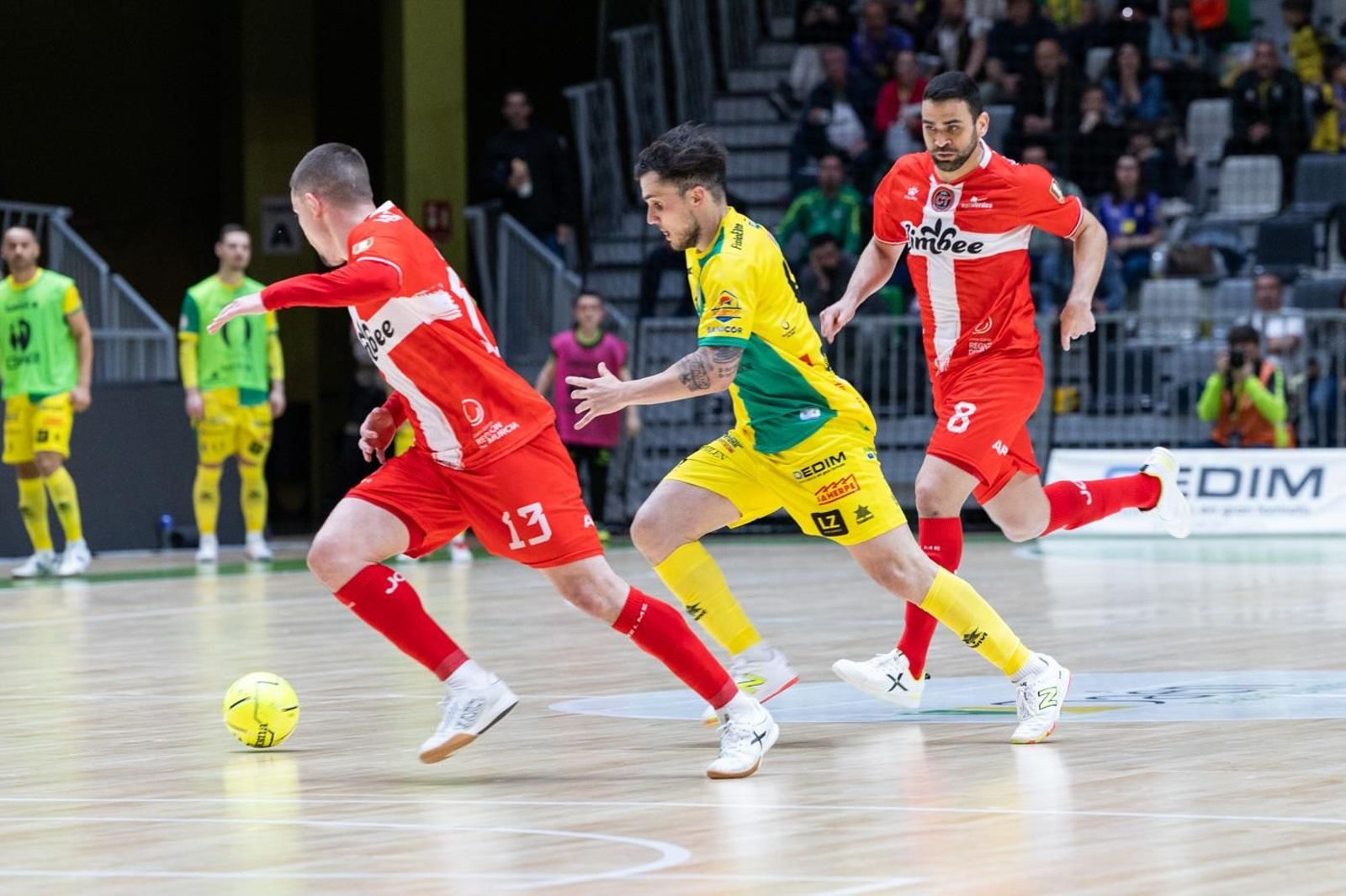 En imágenes: la afición y mejores jugadas del Jaén FS - Jimbee Cartagena