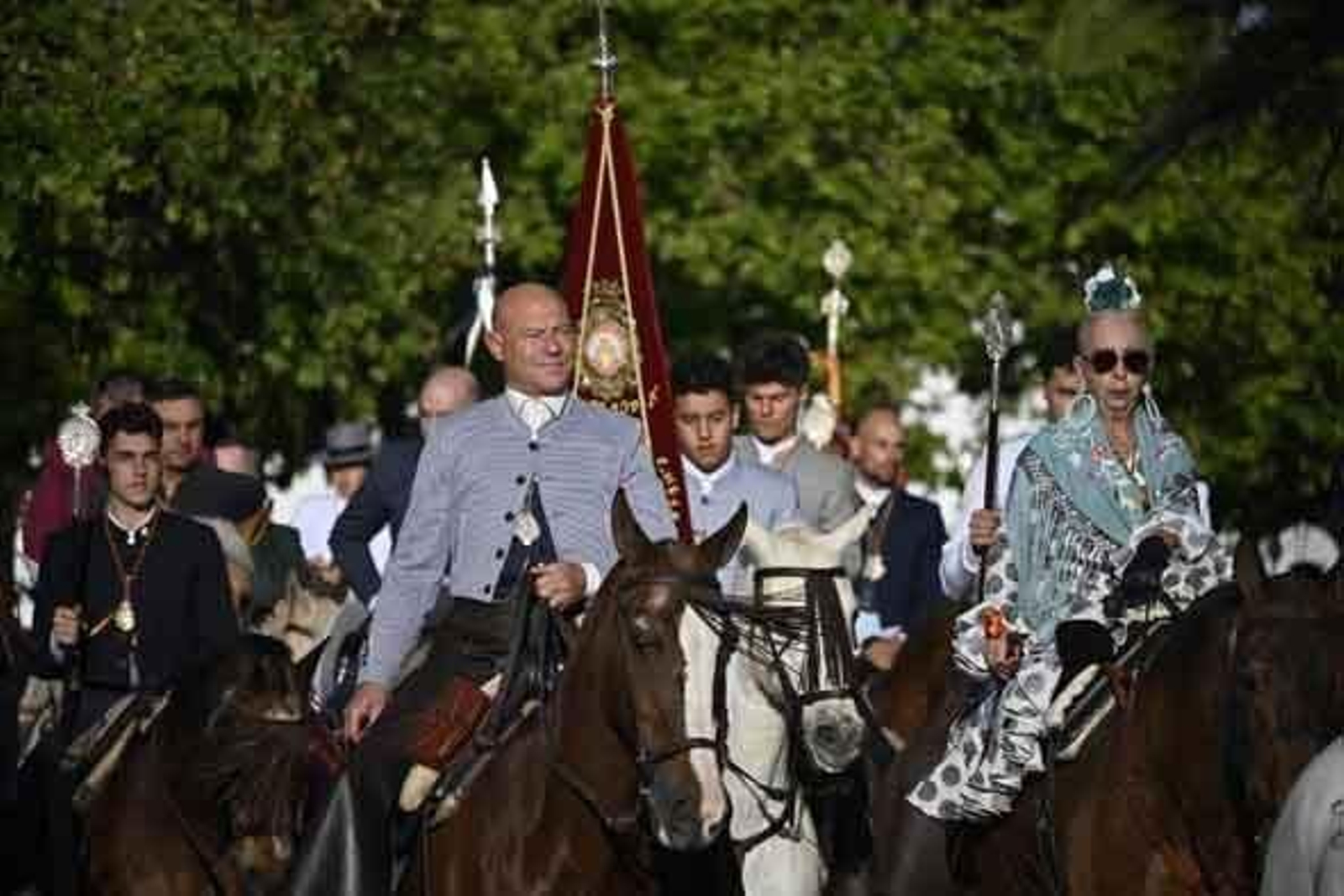 Las mejores imágenes de los peregrinos en la salida de Emigrantes