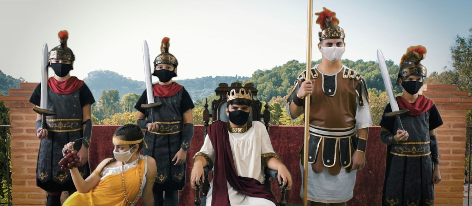 Niños representan una escena del belén diocesano