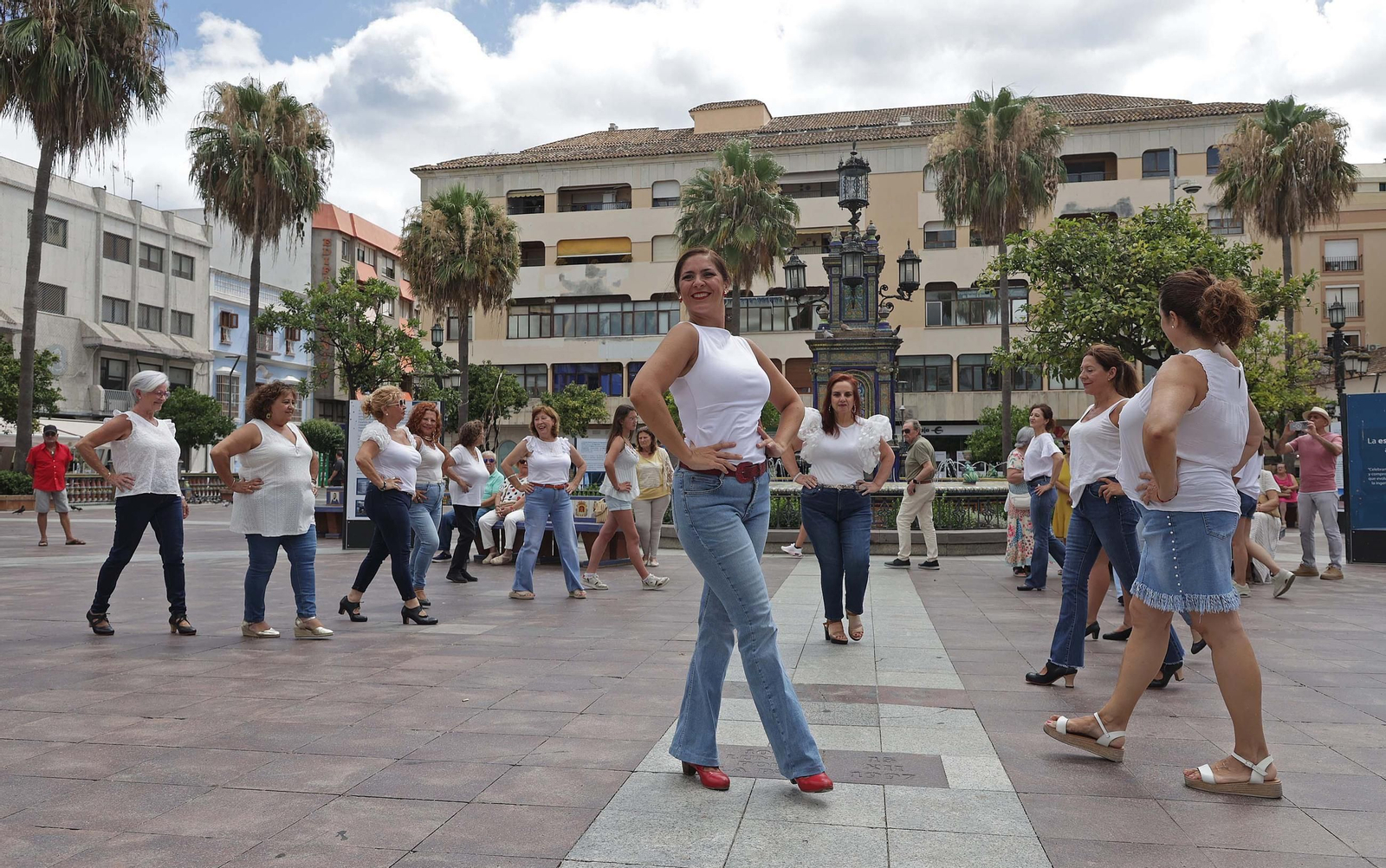 Fotos del flashmob flamenco en la Plaza Alta de Algeciras