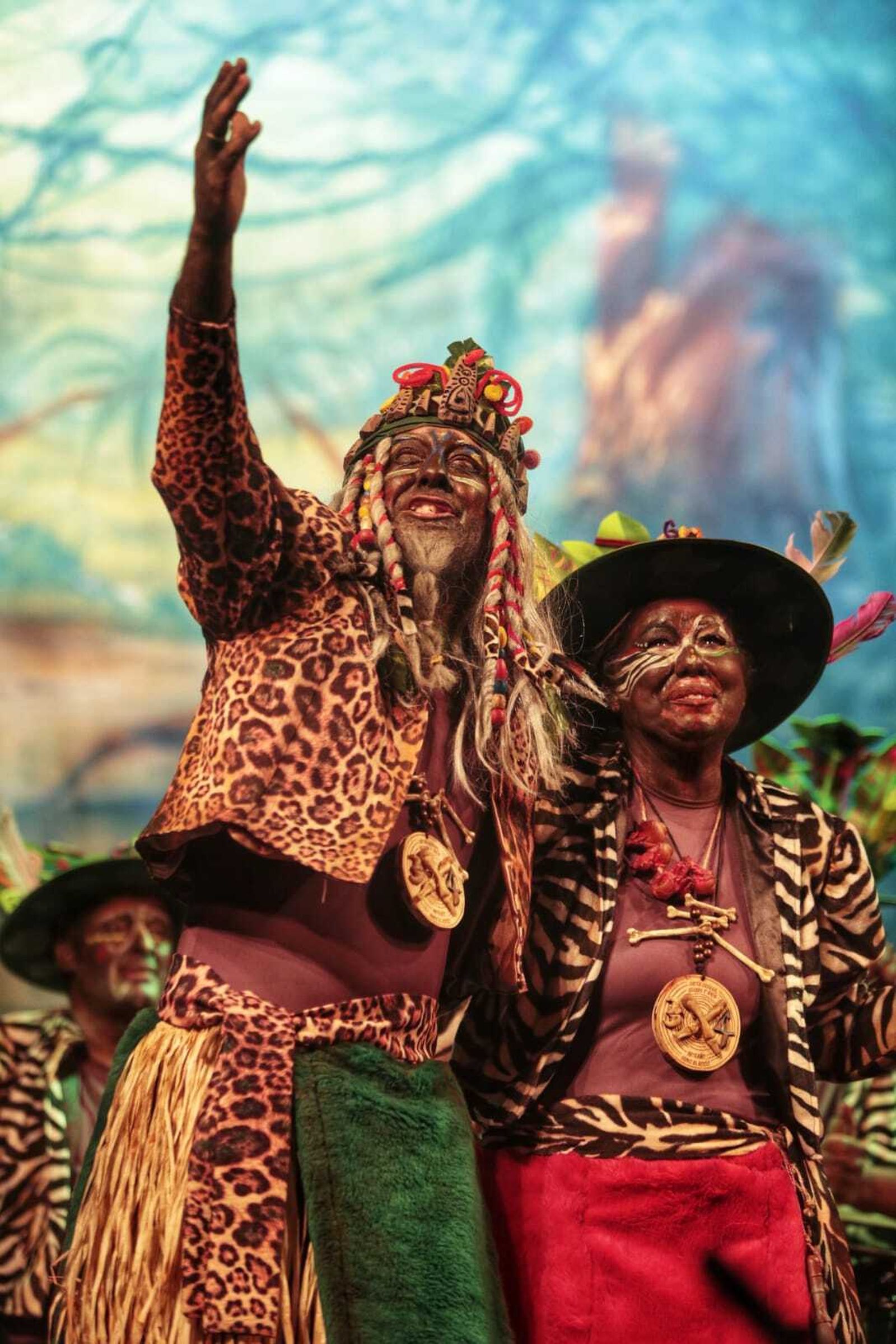 Chirigota "Entre sabanas selvas y ríos... este año vamos al Rocío"