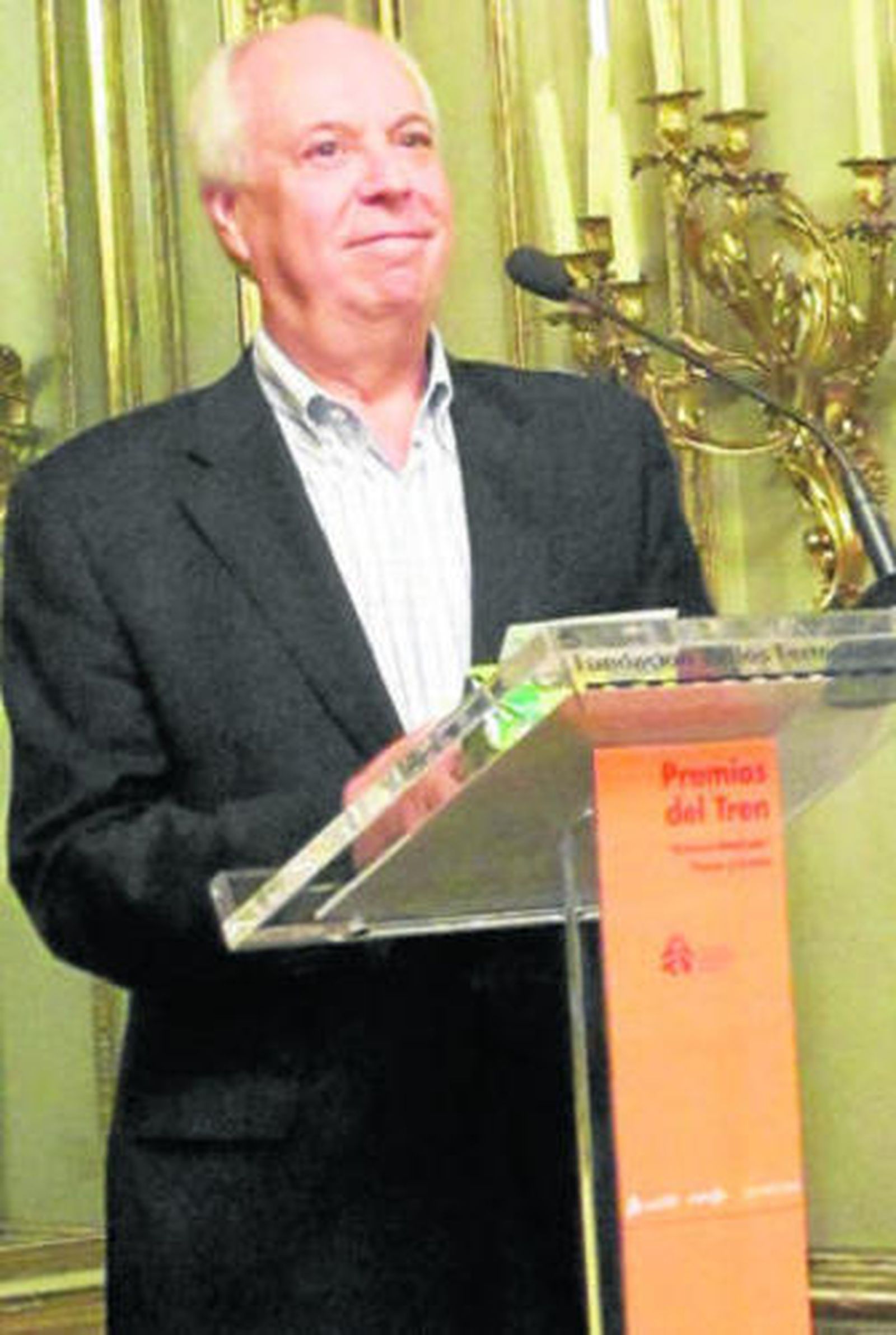 Eduardo Mendicutti, tras el anuncio del jurado del premio.