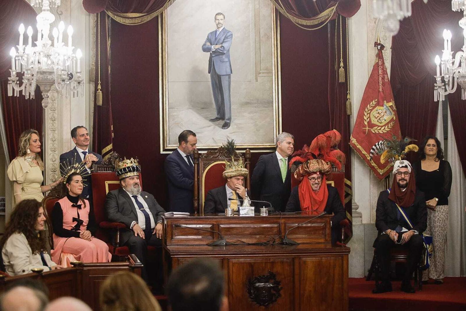 Navidad Cádiz 2022: Las imágenes del traspaso de coronas de los Reyes Magos, Cartero Real y Estrella de Oriente
