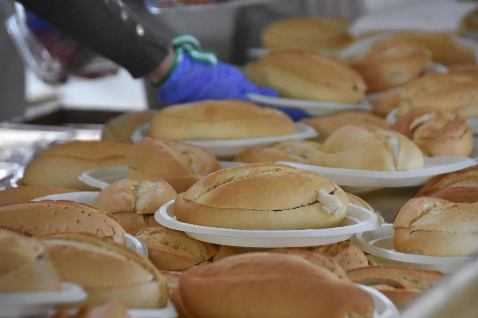 Villa del Río celebra el Día de Andalucía con el reparto de más de 2.000 cantos